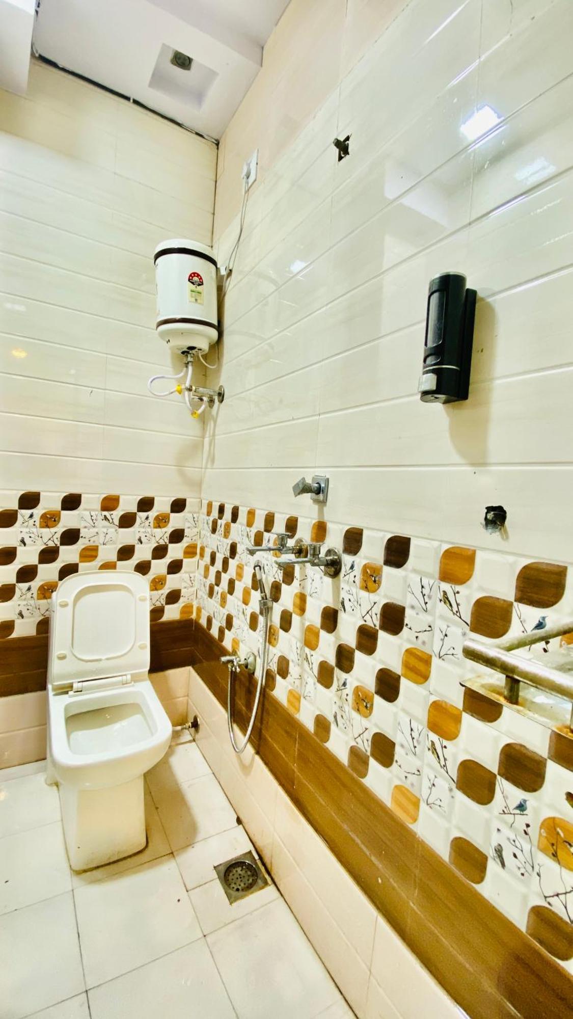 Hotel Mark Ujjain Esterno foto