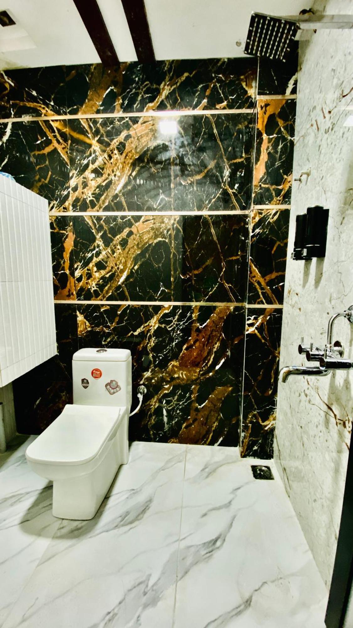 Hotel Mark Ujjain Esterno foto