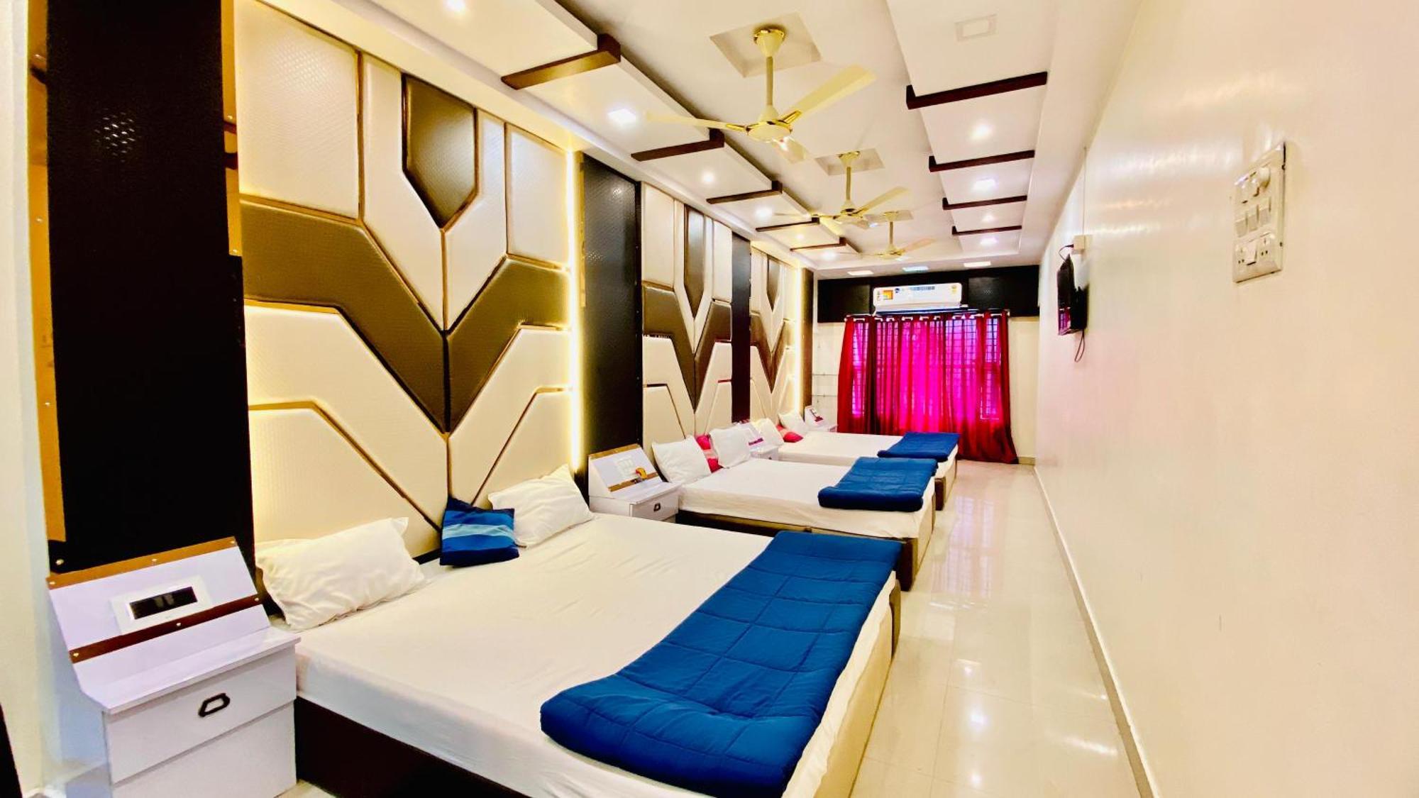 Hotel Mark Ujjain Esterno foto