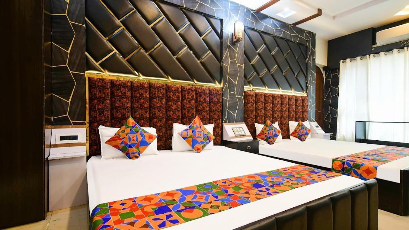 Hotel Mark Ujjain Esterno foto