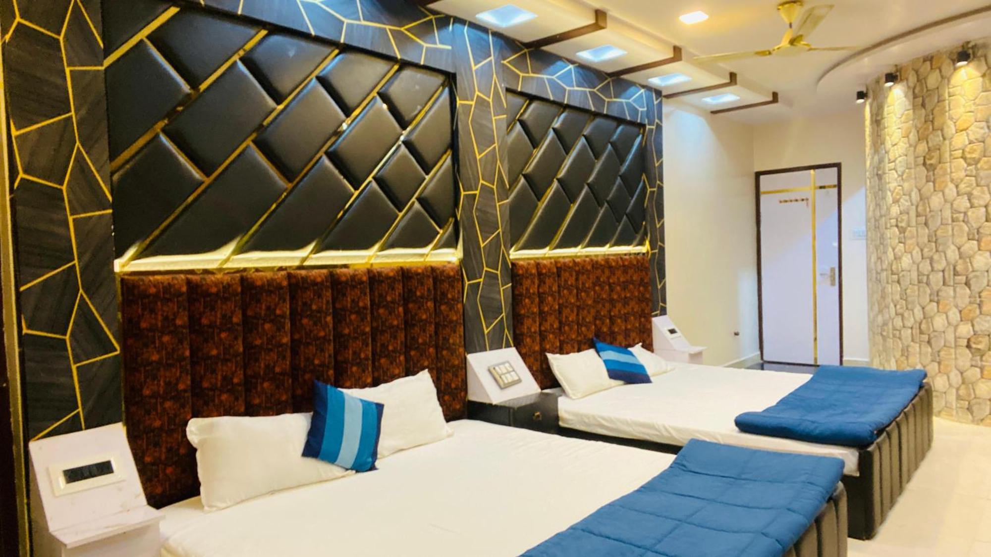 Hotel Mark Ujjain Esterno foto