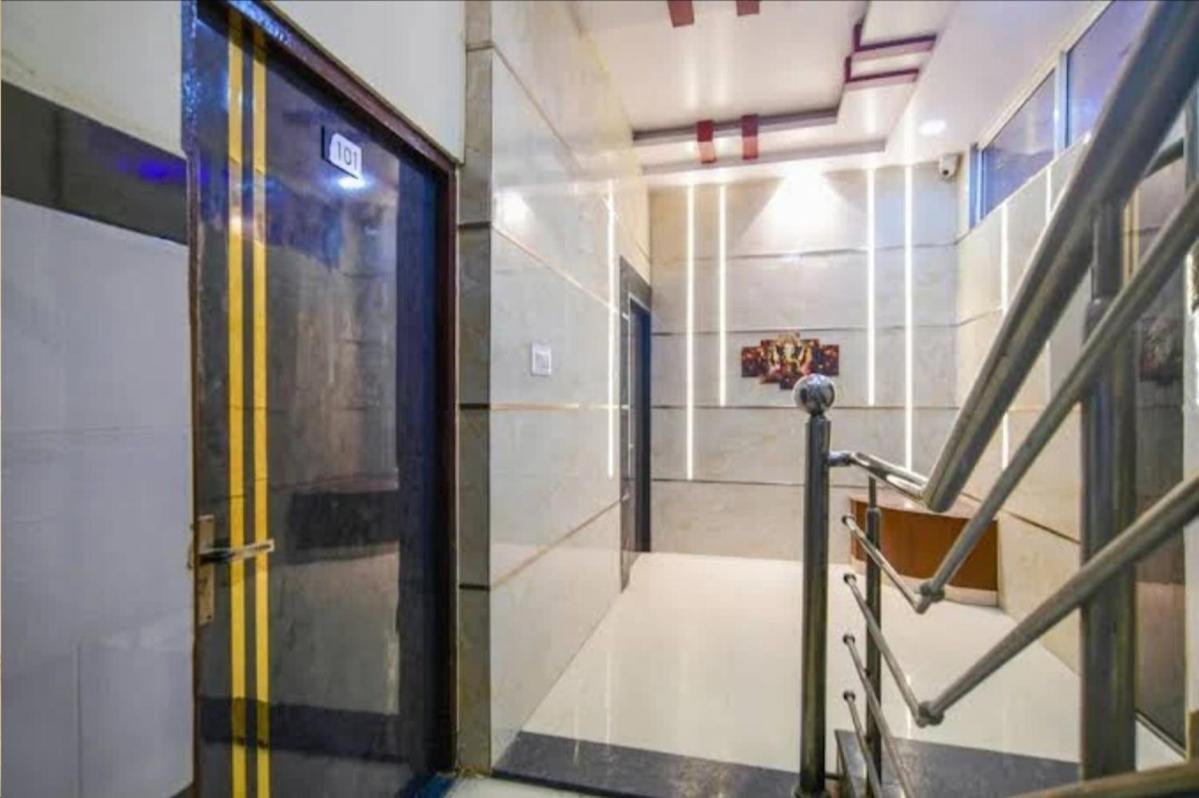 Hotel Mark Ujjain Esterno foto